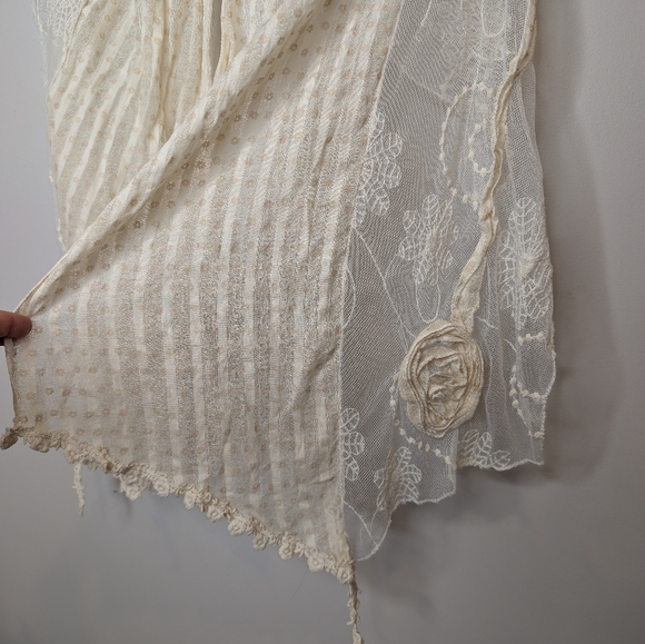 Smart Set Cream Lightweight Lace 3D Rose Detail Scarf - Picture 2 of 5